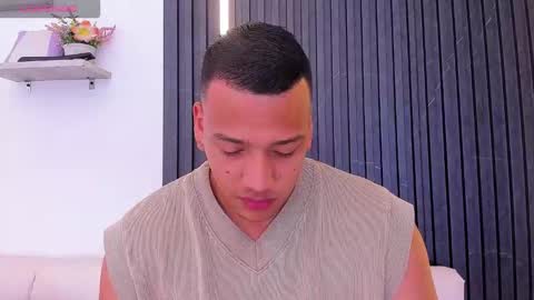 Tom muscle1 online show from 09-23-25, 11:46