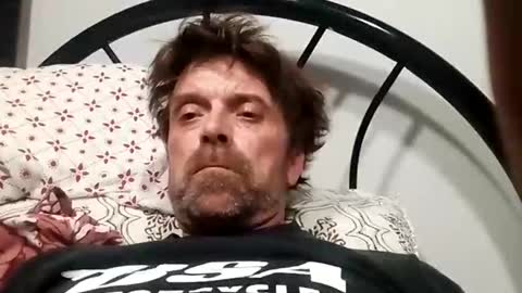 Snapshot of tombom1978 chatting on 11-12-25, 10:04 Bom online show from 11-12-25, 10:04