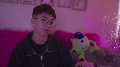 Snapshot of tomboy_tommy chatting on 06-18-26, 12:53 Tommy online show from 06-18-26, 12:53