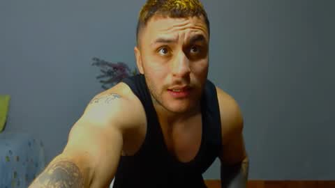 Snapshot of tomdavisxl chatting on 10-16-25, 02:12 tomDavisXl online show from 10-16-25, 02:12