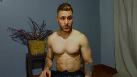 Snapshot of tomdavisxl chatting on 10-18-25, 02:47 tomDavisXl online show from 10-18-25, 02:47