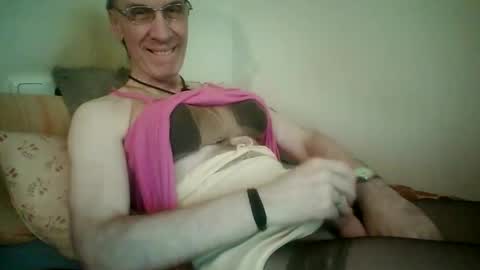 Snapshot of tomislav321 chatting on 04-26-26, 03:10 tomislav321 online show from 04-26-26, 03:10