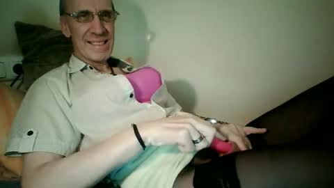 Snapshot of tomislav321 chatting on 05-16-26, 12:48 tomislav321 online show from 05-16-26, 12:48