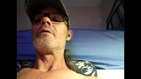 Snapshot of tommgunn25 chatting on 04-22-26, 05:32 tommgunn25 online show from 04-22-26, 05:32