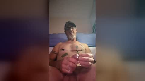 Snapshot of tommgunn25 chatting on 06-12-26, 06:12 tommgunn25 online show from 06-12-26, 06:12