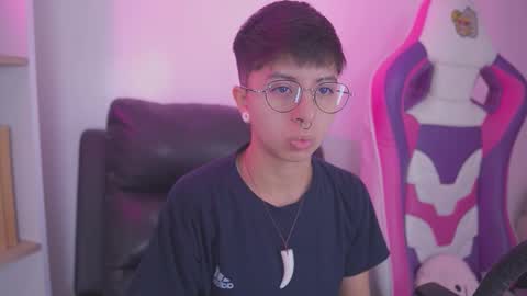 Blue  online show from 10-11-25, 04:38