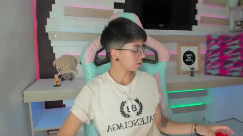 Blue  online show from 12-04-25, 08:06