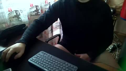 Tommi Li online show from 01-08-25, 07:34