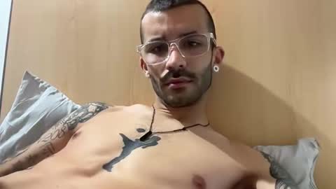 Snapshot of tommydesirex chatting on 04-28-26, 10:48 TOMMYDESIREX online show from 04-28-26, 10:48
