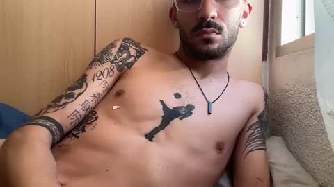 Snapshot of tommydesirex chatting on 05-20-26, 12:44 TOMMYDESIREX online show from 05-20-26, 12:44