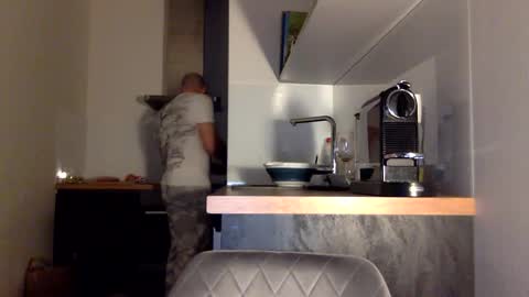 Thomas Fit online show from 12-22-24, 10:04