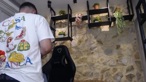 Snapshot of tomsloan_ chatting on 01-07-25, 11:05 Sr. Thomas online show from 01-07-25, 11:05