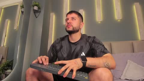 Snapshot of tomsloan_ chatting on 01-19-25, 11:23 Sr. Thomas online show from 01-19-25, 11:23