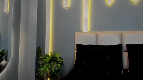 Snapshot of tomsloan_ chatting on 01-25-25, 11:13 Sr. Thomas online show from 01-25-25, 11:13
