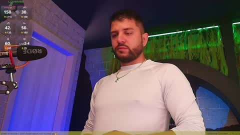 Snapshot of tomsloan_ chatting on 02-06-25, 02:26 Sr. Thomas online show from 02-06-25, 02:26