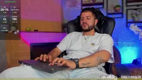 Snapshot of tomsloan_ chatting on 02-27-25, 02:21 Sr. Thomas online show from 02-27-25, 02:21