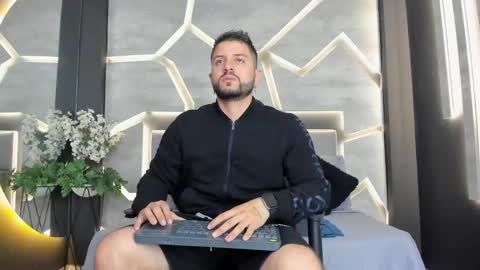 Snapshot of tomsloan_ chatting on 03-04-25, 11:08 Sr. Thomas online show from 03-04-25, 11:08
