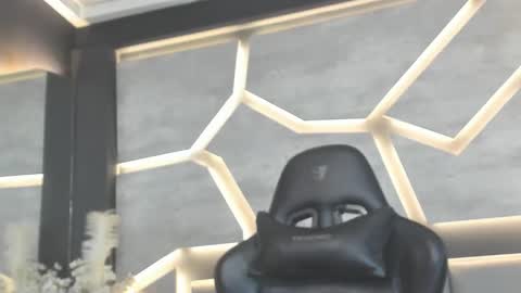 Snapshot of tomsloan_ chatting on 03-05-25, 11:17 Sr. Thomas online show from 03-05-25, 11:17