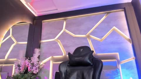 Snapshot of tomsloan_ chatting on 03-05-25, 02:23 Sr. Thomas online show from 03-05-25, 02:23