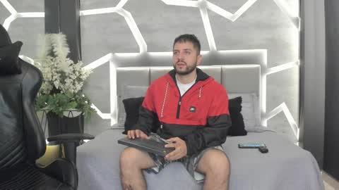 Snapshot of tomsloan_ chatting on 03-09-25, 11:14 Sr. Thomas online show from 03-09-25, 11:14