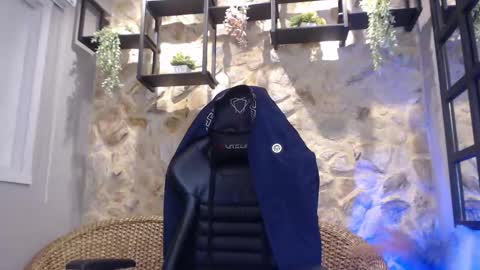 Snapshot of tomsloan_ chatting on 03-10-25, 11:10 Sr. Thomas online show from 03-10-25, 11:10