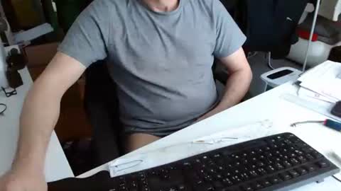 Tom online show from 03-02-26, 01:51