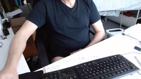 Tom online show from 03-04-26, 08:42