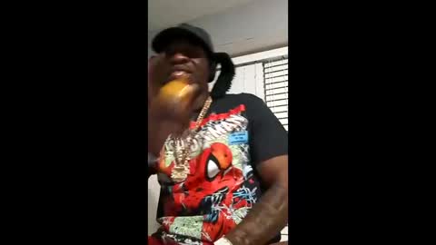 Snapshot of tomuchwauce1 chatting on 03-26-26, 06:08 tomuchwauce1 online show from 03-26-26, 06:08