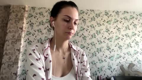 Snapshot of tonettesloss chatting on 09-19-25, 04:03 Selina online show from 09-19-25, 04:03