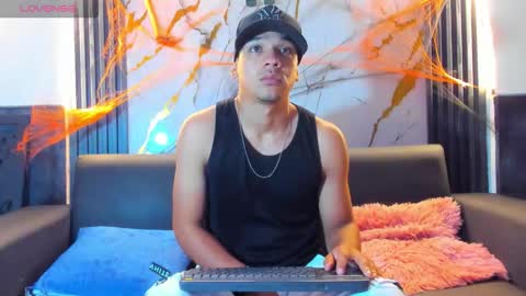 Snapshot of tonnygil chatting on 10-25-25, 11:51 Tonny online show from 10-25-25, 11:51