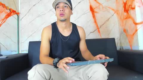 Snapshot of tonnygil chatting on 10-29-25, 11:45 Tonny online show from 10-29-25, 11:45