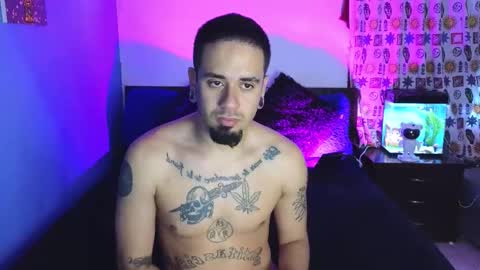 Snapshot of tony_and_sophia chatting on 10-22-25, 11:10 Sophia Tony online show from 10-22-25, 11:10