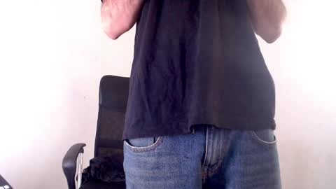 Snapshot of tony_okly chatting on 03-26-26, 04:01 Tony Okly online show from 03-26-26, 04:01