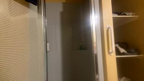 Snapshot of tonyb1291 chatting on 12-28-24, 06:06 Sexy boys online show from 12-28-24, 06:06