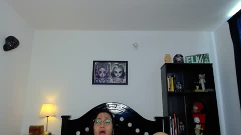 Snapshot of toothyy chatting on 05-11-26, 02:45 toothyy online show from 05-11-26, 02:45