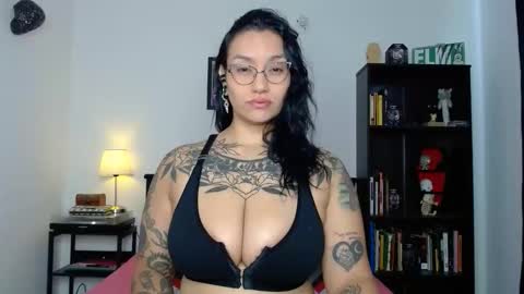 Snapshot of toothyy chatting on 05-12-26, 01:41 toothyy online show from 05-12-26, 01:41