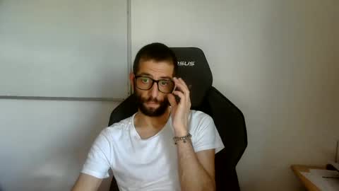 Snapshot of topg84 chatting on 06-19-26, 03:49 Topg84 online show from 06-19-26, 03:49