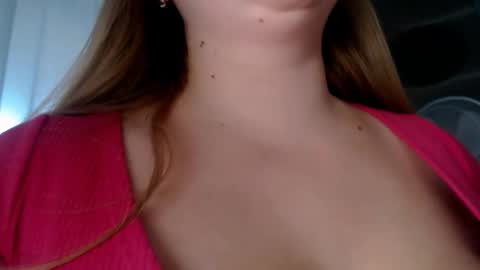 Snapshot of tori_blond chatting on 10-25-25, 07:05 tori_blond online show from 10-25-25, 07:05