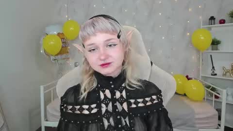 Snapshot of tori_cutie chatting on 10-04-25, 12:08 Tori online show from 10-04-25, 12:08