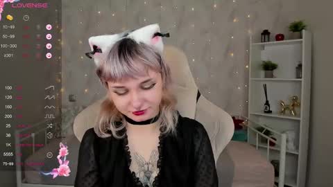 Snapshot of tori_cutie chatting on 10-16-25, 12:11 Tori online show from 10-16-25, 12:11