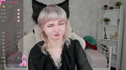 Snapshot of tori_cutie chatting on 10-22-25, 12:22 Tori online show from 10-22-25, 12:22