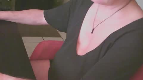 Snapshot of toto983 chatting on 09-28-25, 10:26 toto983 online show from 09-28-25, 10:26