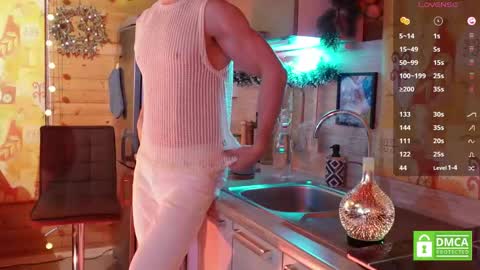Snapshot of touch_of_eros chatting on 01-19-25, 05:58 Paul online show from 01-19-25, 05:58