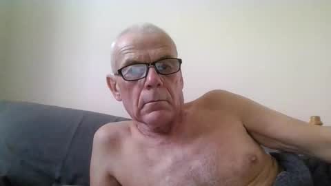 Snapshot of touche5656607203 chatting on 10-26-25, 12:00 touche5656607203 online show from 10-26-25, 12:00