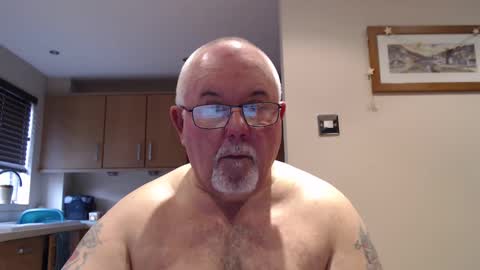 Snapshot of touchwood25 chatting on 12-17-24, 12:33 TOUCHWOOD25 online show from 12-17-24, 12:33