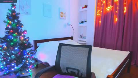 Snapshot of toxic_lina chatting on 12-11-24, 10:27 Ellina online show from 12-11-24, 10:27