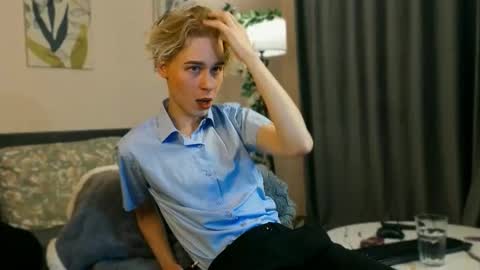 Snapshot of toxicpassion chatting on 11-23-25, 01:00 Max online show from 11-23-25, 01:00