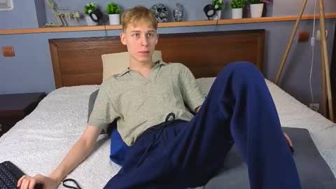 Snapshot of toxicpassion chatting on 02-07-26, 09:57 Max online show from 02-07-26, 09:57