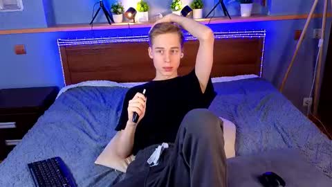 Snapshot of toxicpassion chatting on 02-27-26, 09:42 Max online show from 02-27-26, 09:42