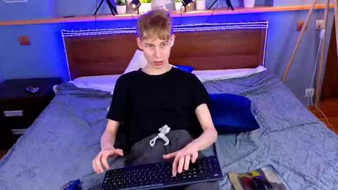 Snapshot of toxicpassion chatting on 02-28-26, 10:16 Max online show from 02-28-26, 10:16